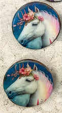 Load image into Gallery viewer, 1.5” Horse pins- Handcrafted Great Adirondack Yarn