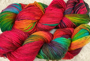 Fingering wt Superwash Merino -single  ply- 437  yds-Maisie-Hand Dyed colors-Chilipeppers-Nantucket Blue- Great Adirondack